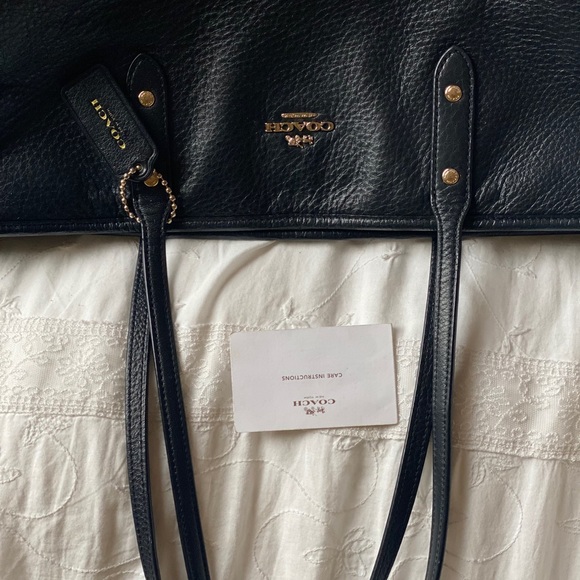 COACH PEBBLED LEATHER TOTE - BLACK - Picture 3 of 13